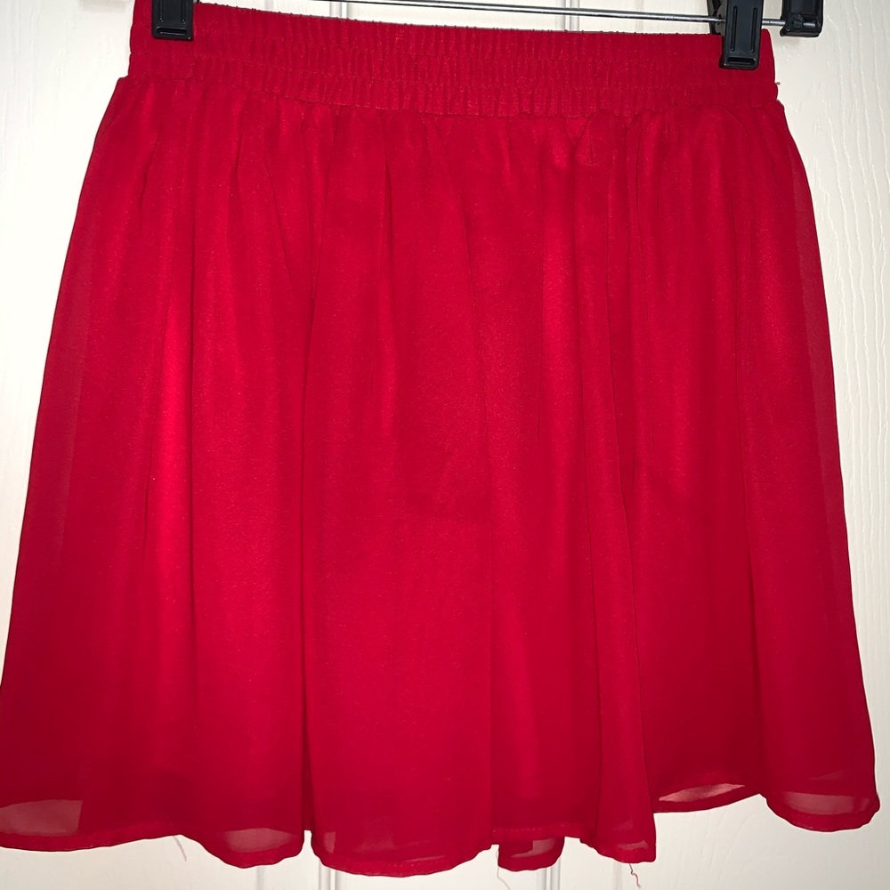 RED FLOWY - **FOREVER 21** SKIRT